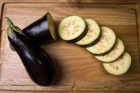 Over hot eggplant, squeeze lemon wedges, or top with marinara sauce or mozzarella if using, and serve. Jhp22tgwffp1hm