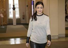 Hadia tajik was born on 18 july 19834 in the village of bjørheimsbygd in strand, rogaland, to mohammad sarwar tajik (born 1947) and safia qazalbash (born 1948). Hadia Tajik Og Tidligere Dn Journalist Er Blitt Kjaerester