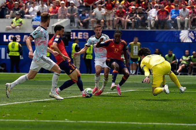 Reserva de Courtois falha, Merino mostra estrela, Espanha elimina B&eacute;lgica e pega a Fran&ccedil;a na semi