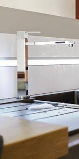 Atmospharische Beleuchtung Kann Auch In Die Ruckwand Eingebracht Werden Hier Wurde Die Kuchenruckwand Hinter Der Spule Mit Einer Wand Kuche Beleuchtung Kuche