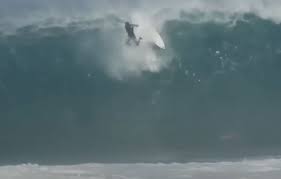 Top Ranked Surfer Nearly Killed In Wipeout @ Pipeline (Unconscious  Underwater Several Minutes)