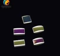 Lentille cylindrique colorée sur mesure avec revêtement
