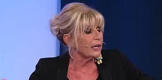 Come riporta nuovo tv, la dama torinese si sarebbe sottoposta al lifting. Uomini E Donne News Barbara De Santi E Gemma Galgani Lo Scontro Si Riaccende