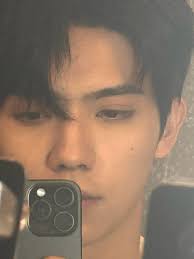 Luo YiZhou Fans_By TM agregó una...