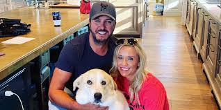 Luke bryan's wife, caroline, has been sporting some new bling. Luke Bryan S Wife Caroline Sports New Accessory After Injury