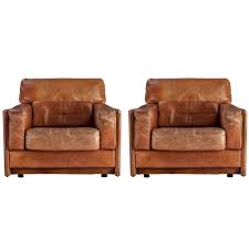 Pair Of Arcon Leather Chairs 1stdibs Com Leather Chair Furniture Chair