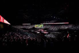 Jusqu'à nouvel ordre, la programmation des prochaines rencontres de rugby prévues en france, a été mise entre vue panoramique sur la pelouse et accès direct aux places. Esport League Of Legends Chaos Autour De La Vente Des Places Pour La Finale Des Mondiaux A Paris L Equipe