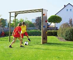 Bekletterbares Fussballtor Aus Rundholz In 2020 Fussballtor Kinder Garten Spielen Kinderspiel Im Freine
