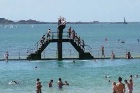 Plage Du Bon Secours Avec Piscine Dans La Mer Picture Of Hotel Le Nautilus Saint Malo Tripadvisor