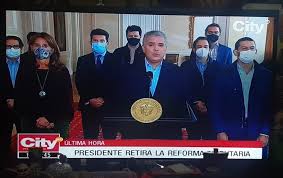 El presidente de colombia, iván duque, dio marcha atrás este domingo con el criticado proyecto de reforma tributaria, tras las violentas protestas en rechazo a la iniciativa. Gx4at5j2qf044m