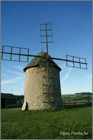 Les Moulins A Vent D Ally Moulin A Vent Le Moulin Auvergne