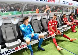 Im interview steht er zu seiner entscheidung. Pokal Finale Fc Bayern Munchen Gegen Eintracht Frankfurt Das Sagen Die Bayern Spieler Zu Ihrer Flucht In Die Kabine Express De