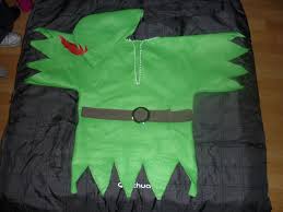 Patron gratuit haloween sur bois : Costume De Peter Pan Avec Son Patron Gratuit Costume Robin Des Bois Deguisement Robin Deguisement Enfant
