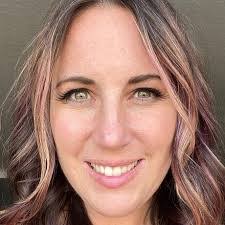 Laurie Shipley's Instagram, Twitter & Facebook