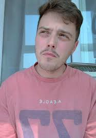 Noah Garrison (@noahinkorea)