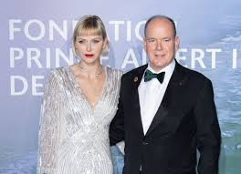 Oggi siamo abituati a vederla nelle vesti di principessa ma la verità è che non è nata con il sangue blu. Charlene Wittstock E Alberto Di Monaco Ritorno Sul Red Carpet Le Foto