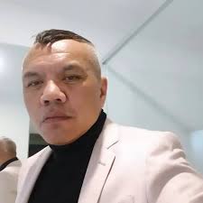 Don't touch the boat.” 🛳️