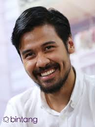 Aktor Yang Mulai Dikenal Lewat Sinetron Cinta Bunga Ini Sekarang Melakoni Peran Baru Sebagai Tukang Pos Dalam Film Surat Cinta Untuk Surat Cinta Aktor Film