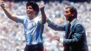 Carlos salvador bilardo (la paternal, buenos aires, 16 de marzo de 1938) es un médico ginecólogo, exfutbolista y exentrenador argentino. Fmxf90sba8urm