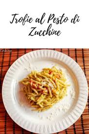 Trofie Al Pesto Di Zucchine Con Pomodorini Pastaspezialitat Aus Ligurien Pasta Trofie Pesto Pestodizucchine Pom Italienisch Kochen Rezepte Gesund Kochen