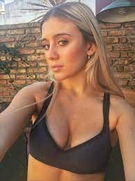 Morena beltrán, la gran periodista deportiva cantando que te amo a tí (la quiero a ella) de hernán morena beltrán es la chica del momento. Hermosasysexis On Twitter Morena Beltran