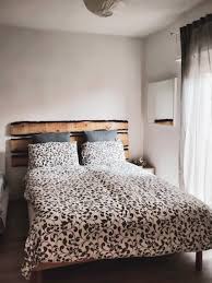 Il letto in legno minosse misura da terra a piano rete 42 cm, 8 cm è la luce tra pavimento e letto, il giroletto misura 32 cm, per un vano contenitore spazioso, mentre la testiera. Testiera Del Letto In Legno Naturale Grezzo Arredo Casa
