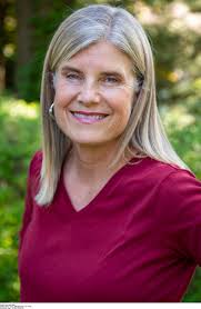 THE BEACH READS BOOKSHOP by Lee Tobin McClain