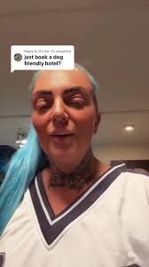 demimorris so inlove with yoir new hair i just want to do it all pink...