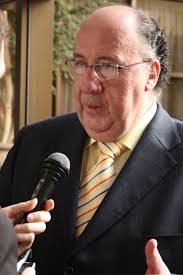 Reseña Biográfica Roberto León Ramírez