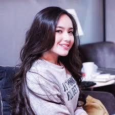 Hannah delisha was born on the 27th of october, 1996. Baca Biodata Penuh Hannah Delisha Aku Blogger Sarawak