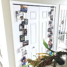 This year, make a strong first impression with thoughtful, creative christmas decor that will instantly put everyone in the holiday spirit. Diy Holiday Card Display Ideas So Cute Clever