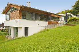 Ein Grundstuck In Hanglage Stellt Eine Besondere Herausforderung Dar Architektur Haus Haus Haus Hanglage