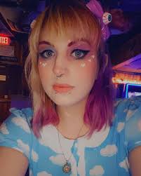 Seeing as a lot of you enjoyed my previous post, here's another outfit shot  🩷 I have loads more to share if you wanna see 🫶🏻