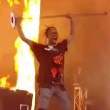 A Loves Stray Kids On Twitter I M Screaming I Am Almost Positive Chan Recreated The Travis Scott Meme Of Him Holding Up The Mic Stand On Asc Straykids Asc Https T Co Ac6iszwp9t
