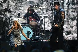 Read our recent feature on st. Joan Jett Kim Gordon Lorde Y St Vincent En Vivo Junto A Nirvana