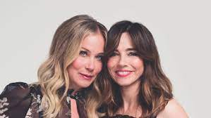 Christina applegate and linda cardellini talk season 2 of liz feldman's hit traumedy, 'dead to me.' christina applegate, who plays mother, widow and realtor jen harding, and linda cardellini, who plays driver, health care assistant and emotional pudding cup fan judy hale, are forced to face a. Dead To Me Stars On Traumedy S Strong Resonance With Viewers Deadline
