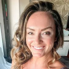 How to find transportation to Pigeon Cay Beach in Roatan?