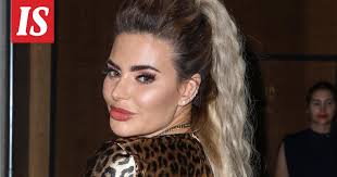 Tosi-tv-tähti täräytti kesäjuhlien keskelle piukassa haalarissa