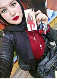 أكد عميد كلية الآثار بجامعة القاهرة في مصر أحمد رجب أن فتاة تيك توك حنين حسام مقيدة بالفرقة الثالثة بالكلية، ولم تحضر امتحانات الفصل الدراسي الثاني نهائيا أو التيرم. Ø­Ù†ÙŠÙ† Haneen Hossam Haneen Hossam Twitter
