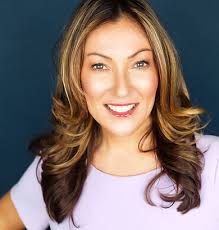 Elizabeth Cotter's Instagram, Twitter & Facebook