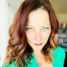 Jennie Massey's Instagram, Twitter & Facebook