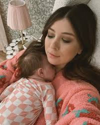 Alena Wells's Instagram, Twitter & Facebook