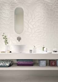 Soluzioni di arredamento in ceramica e gres porcellanato per interni, esterni, bagni e cucine. Essenziale Il Rivestimento Bagno In Bianco