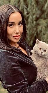 Sandra Charest's Instagram, Twitter & Facebook