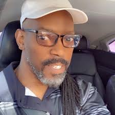 Is that a picture of Bill Cosby in Perry White's office? 😂 From Superman 2 