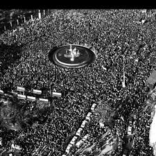 ENTIERRO DE TIERNO GALVÁN, Un 21 de enero, 1986, más de un millón de  madrileños se echaban a la calle para enterrar al Viejo Profesor, el  alcalde más querido de Madrid., Esta historia nos la contó en ...