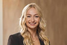 Scarlett Stinton has joined Team MAF as a valuable extension to the team,  partnering with multi-award-winning agent Mary-Anna Fitzgerald and high  reputation agent Margaret Cholinska to deliver bespoke and premium real  estate