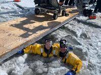 Дэвид бьюлоу, аль корли, ли нельсон. Ledyanoj Drajv 2021 The Ice Road Kadry Iz Filma Gollivudskie Filmy Kino Teatr Ru