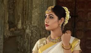 15 Best Online Sarees Shopping Sites In India 2021 With Reviews The banana bollen is good and for a box of 10 is about 40,000 idr or sing$4 which is a good buy.more. online sarees shopping sites in india