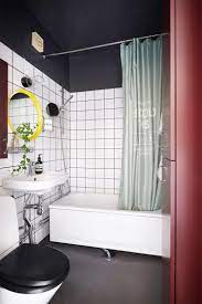 La plupart des armoires de salle de bain sont dotées de miroirs de plein pied qui vous apportent un avantage non négligeable: Astuces Et Idees Pour Bien Integrer Des Wc Dans La Salle De Bain Turbulences Deco